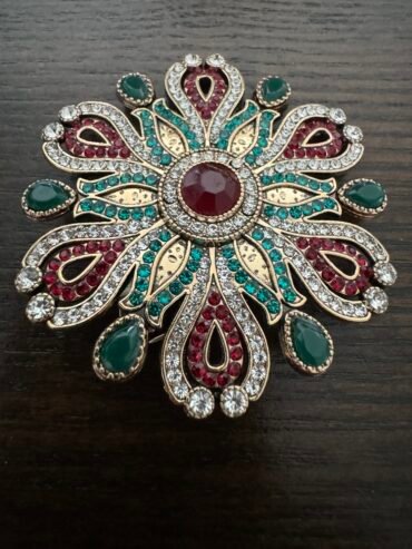 Elegant vintage brooch