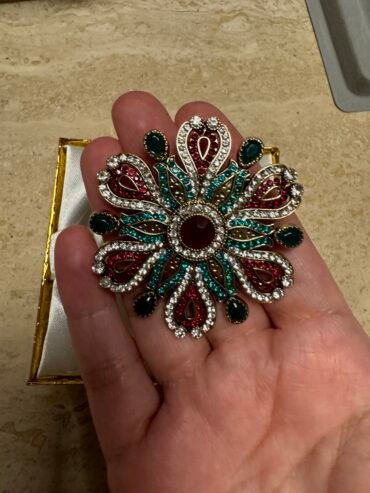 Elegant vintage brooch